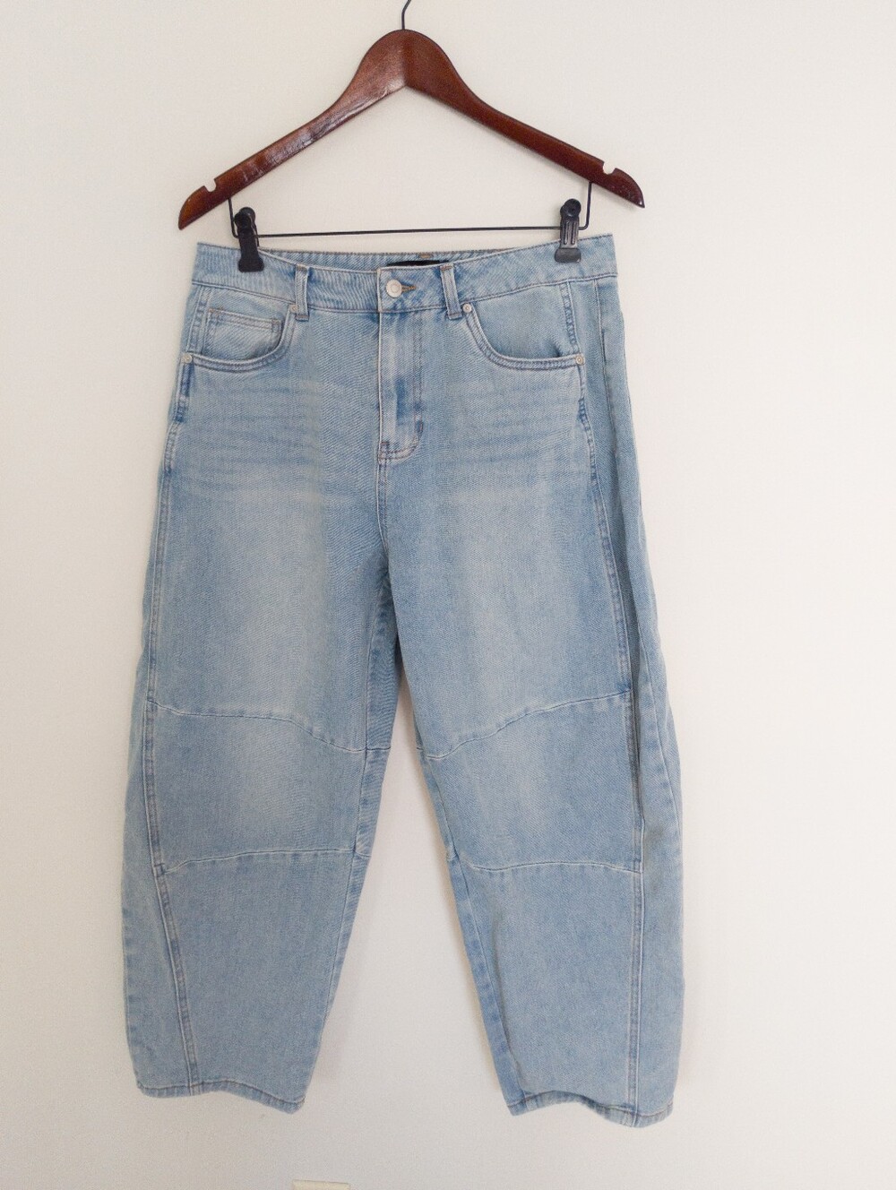BCBGeneration Barrel Leg Jeans Rosie Light Wash High Rise Size 28
